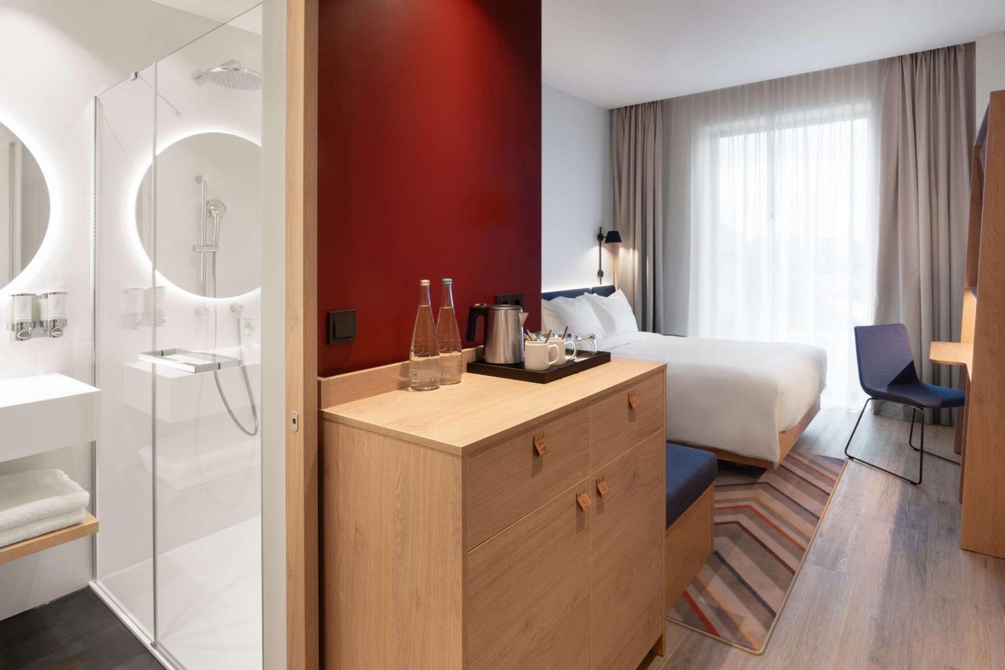 Hampton By Hilton Reval Esterno foto