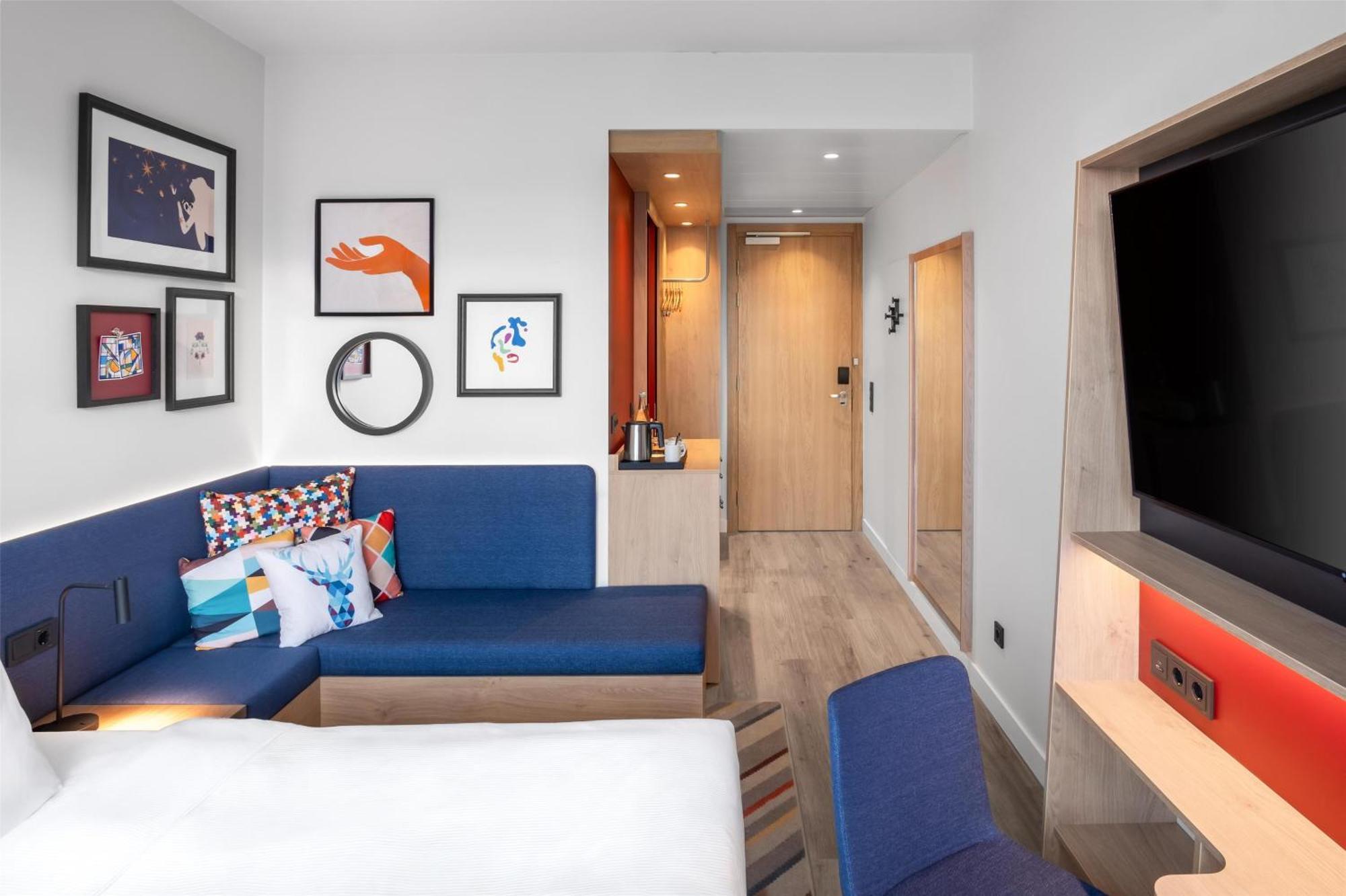 Hampton By Hilton Reval Esterno foto